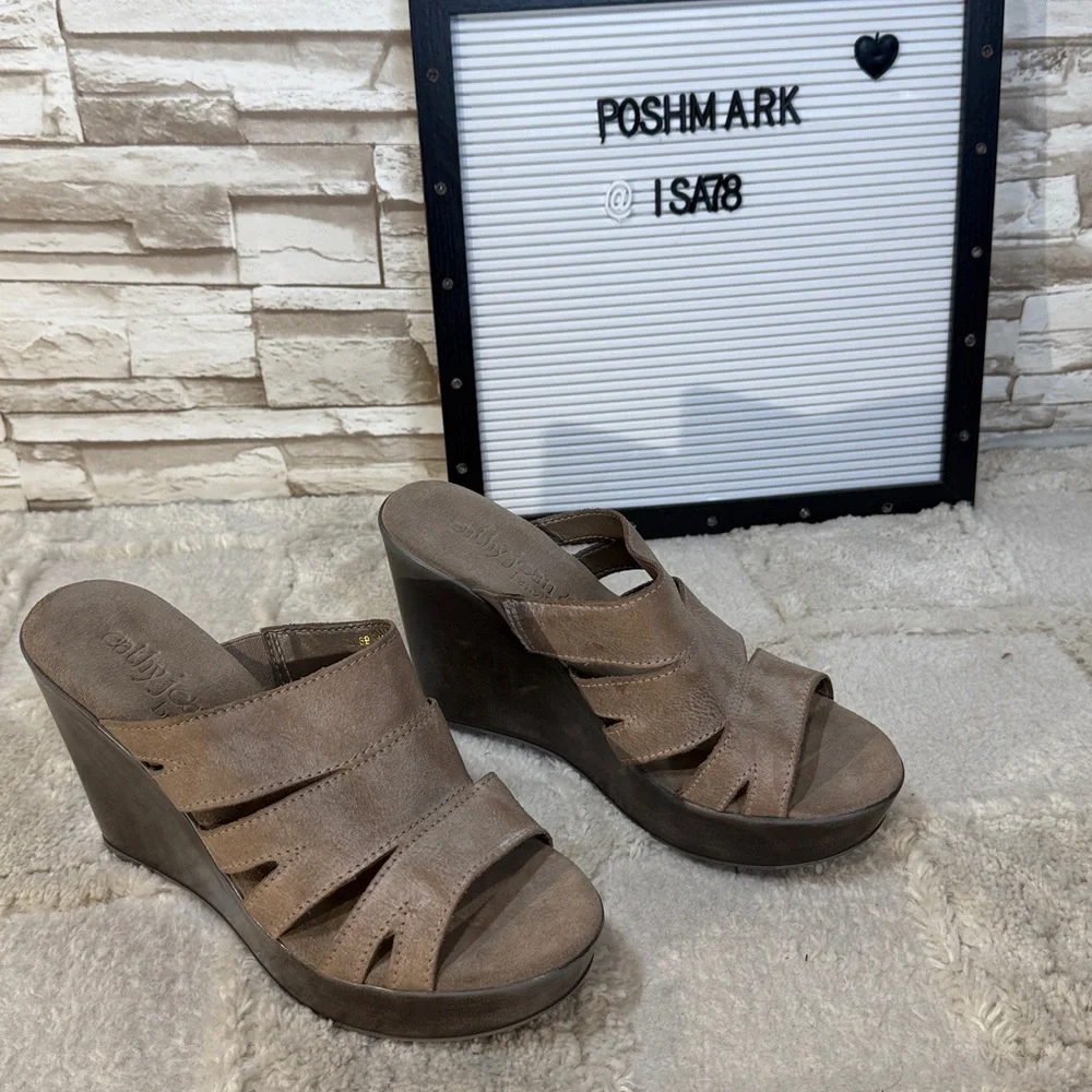 CATHY JEAN Brazil Leather Stylish Brown Wedge Sandals